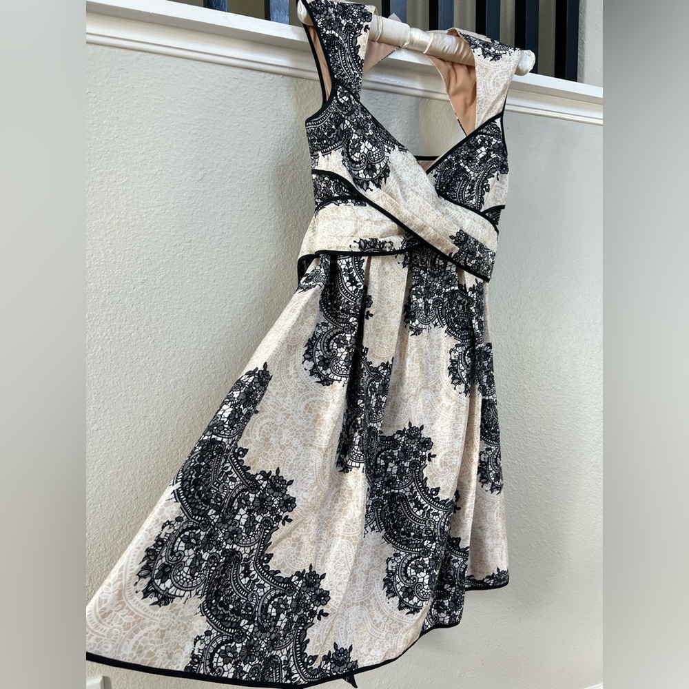 BEAUTIFUL Black and Cream Women's Dress - Picture 2 of 9